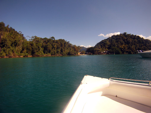 PASSEIO DE BARCO EM ANGRA PASSEIO DE BARCO EM ANGRA