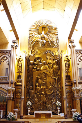 BASILICA DE NOTRE DAME MONTREAL