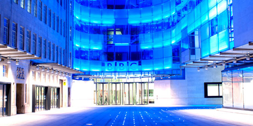 Detalhe do prédio da BBC em Londres. Imagem de divulgação do tour.