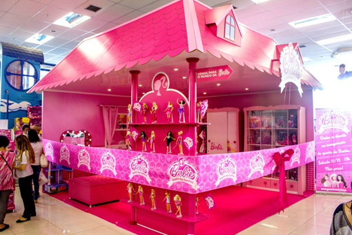 Descobrimos uma casa gigante da Barbie em um shopping de São Paulo. casa da barbie