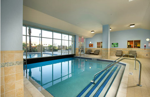 Drury Inn & Suites Orlando piscina