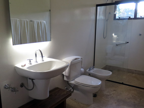 Fazenda Capoava Suite banheiro