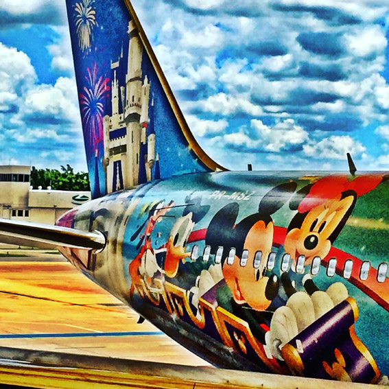 Avião temático da Disney fará voo de Brasília direto para Orlando Aviao tematico dinsey