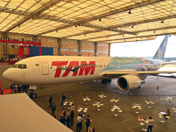 Avião temático da Disney fará voo de Brasília direto para Orlando Aviao tematico disney