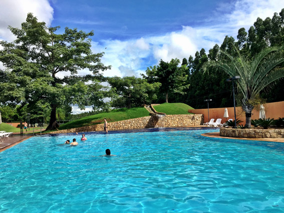 Blue Tree Park Lins piscina gelada