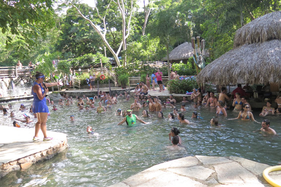 Parque das Fontes Monitores piscina
