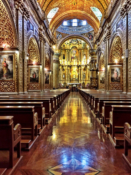 Interior da Iglesia de la Compañía de Jesús de Quito