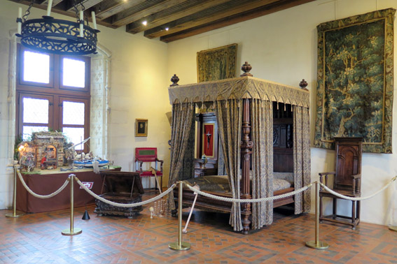 A cama do quarto de Henri II no Château Royal d'Amboise