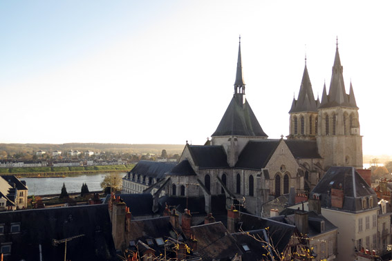 A vista da igreja e do rio Loire