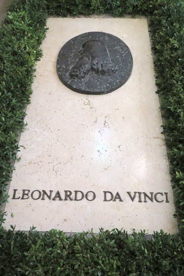 Sepultura do Leonardo da Vinci no interior da capela