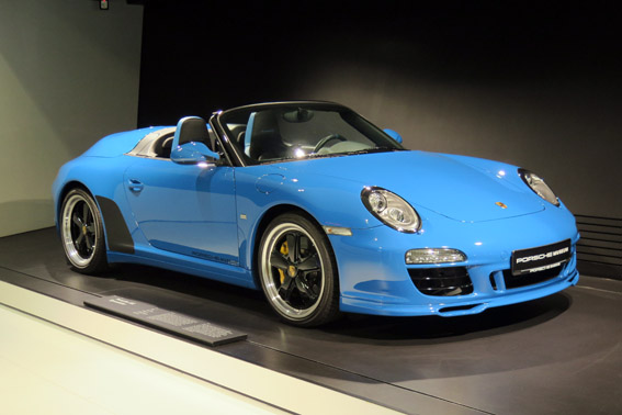 Porsche conversível azul Museu Porsche Stuttgart