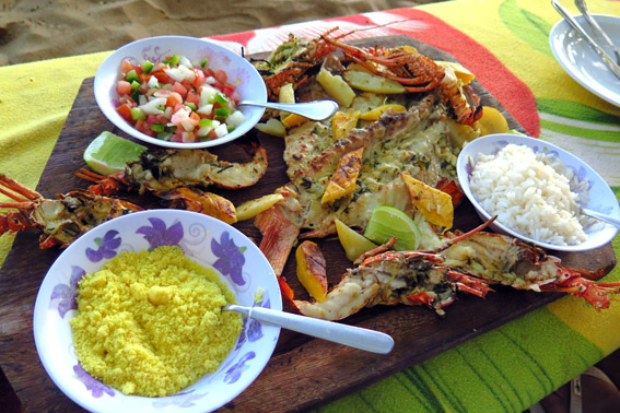 pratos-na-mesa lagosta praia do forte