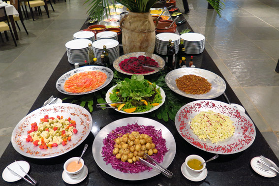 buffet-salada-fazenda-capoava
