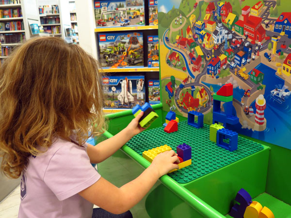 Compras em Toronto | Lego Indigo Eaton Center