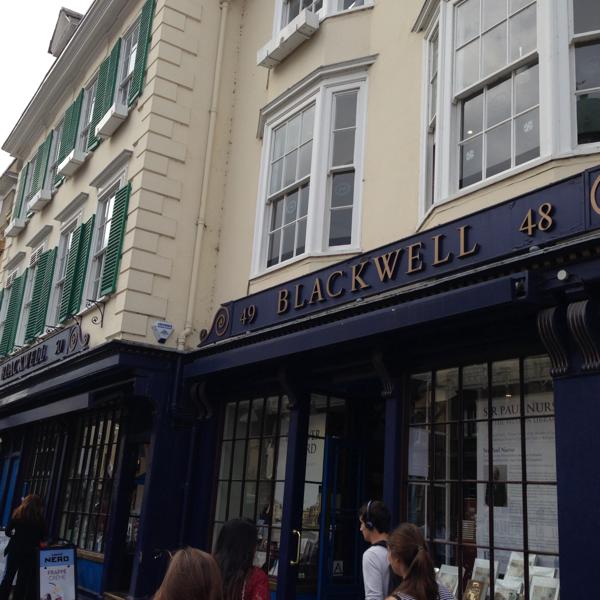 Oxford: muito mais que uma cidade universitária Blackwell's Bookshop