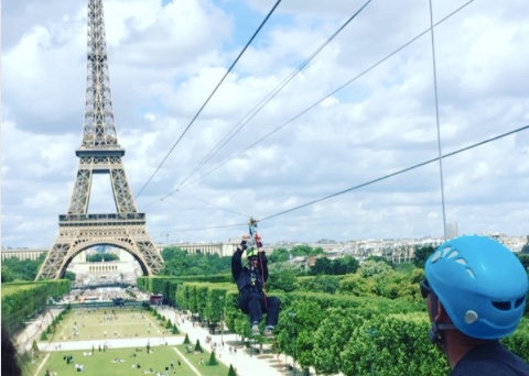 tirolesa na Torre Eiffel