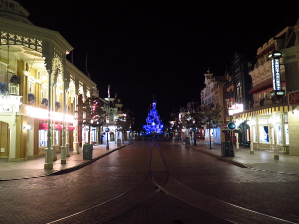 Disneyland Paris rua principal a noite