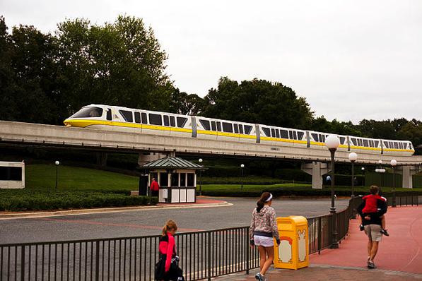 As diferenças entre a Disneyland de Paris x Walt Disney World de Orlando! monorail-orlando