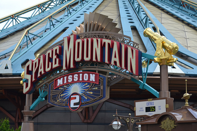 As diferenças entre a Disneyland de Paris x Walt Disney World de Orlando! space mountain mission 2