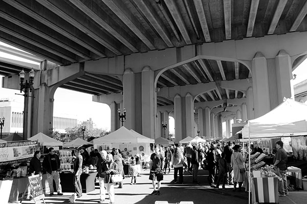 Riverside Arts Market em Jacksonville acontece embaixo rodovia