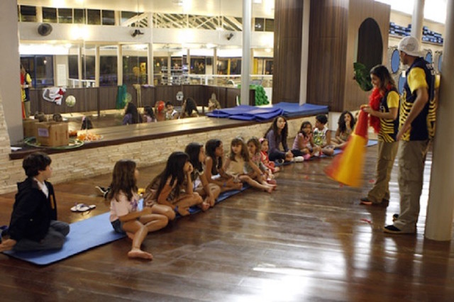 monitores-criancas-costao-santinho