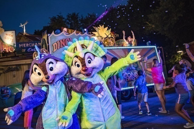 Donald’s Dino-Bash! Dance Party