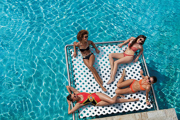 Breathless Riviera Cancun garotas na piscina