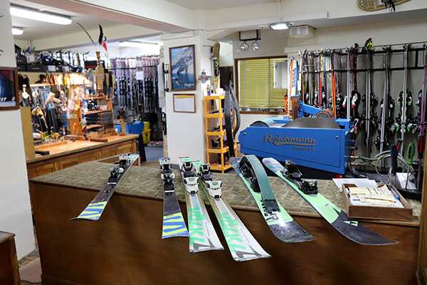 Manutencao de equipamento de esqui